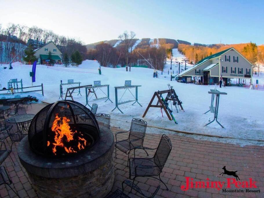 Deluxe Ski On Off 1Br Suite Sleeps 4 On Jiminy Mtn Hancock Exteriör bild